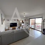 Apartment De Villeroy, 4 Personnes, Ascenseur, Parking Et Terrasse