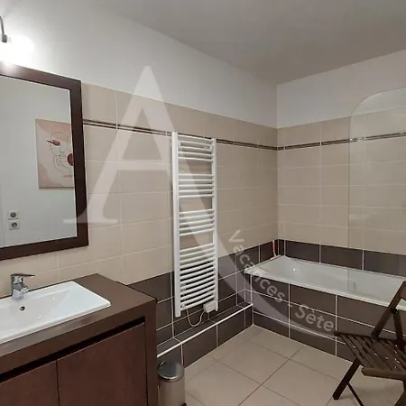 De Villeroy, 4 Personnes, Ascenseur, Parking Et Terrasse Lejlighed Sète