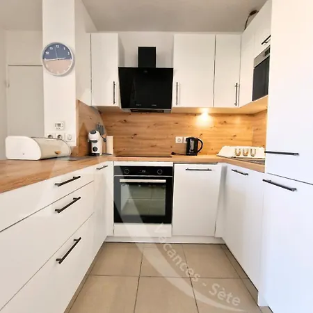 Apartment De Villeroy, 4 Personnes, Ascenseur, Parking Et Terrasse Sete